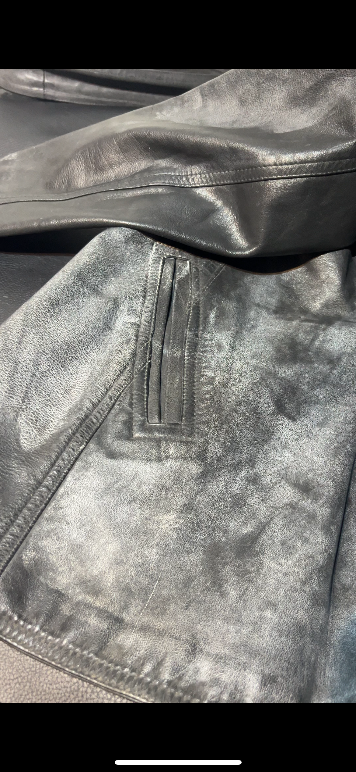 Detalle del bolsillo de la campera, fotografía original de pantalla