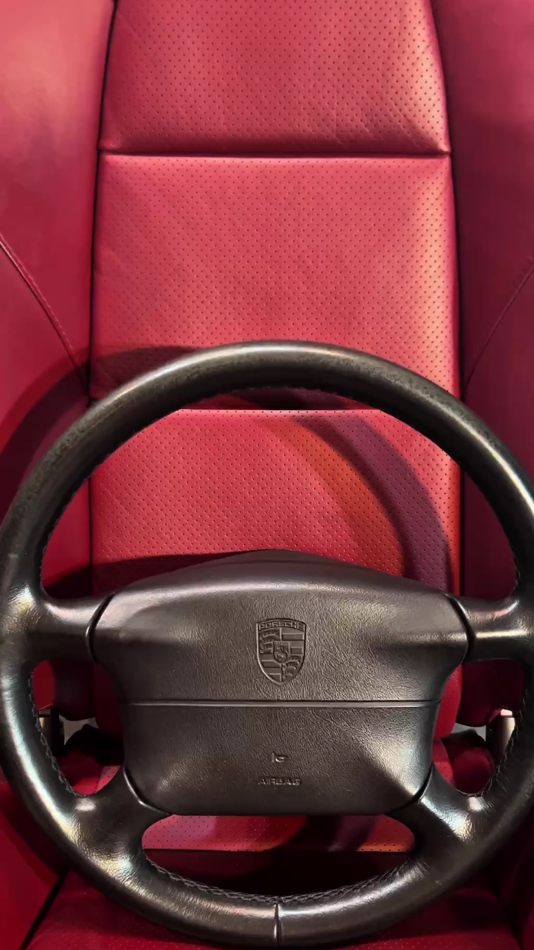 Volante Porsche antes de la restauración